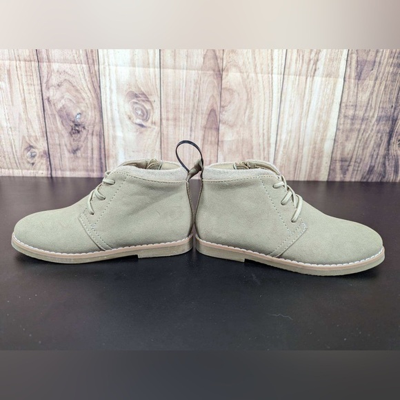 New Kids Nordstrom Rack Beige‎ Faux Suede Chukka Ankle Boots Booties Size 12M - Picture 1 of 6